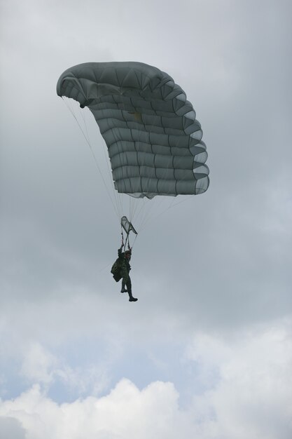 Soldats parachutistes