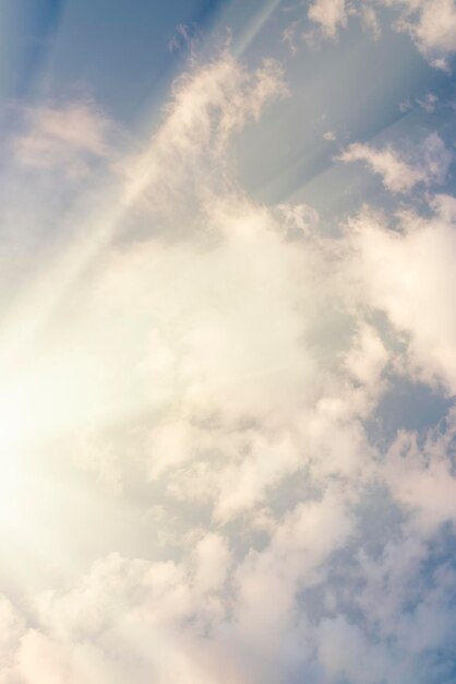 Soleil derrière un nuage