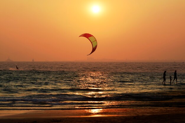 soleil de mer du soir belle plage