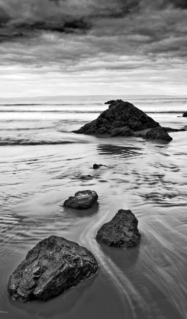 Photo somerset monochrome de la plage de brean