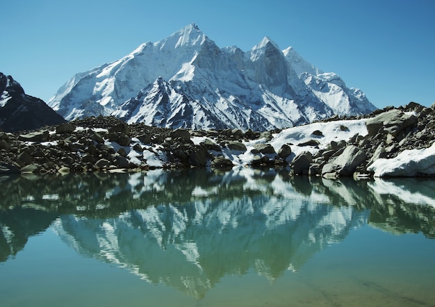 Sommet de Bhagirathi Parbat dans l'Himalaya