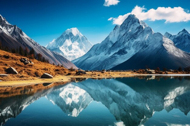 Le sommet majestueux de la montagne se reflète dans l'étang tranquille de la beauté de la nature