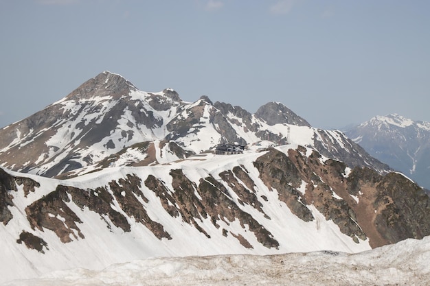 Photo sommets des montagnes sous la neige