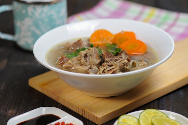 Sop Kambing ou Soup Goat est un plat à base de viande de jeune chèvre