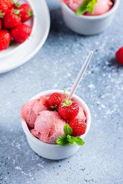 Sorbet d'été aux fraises fraîches