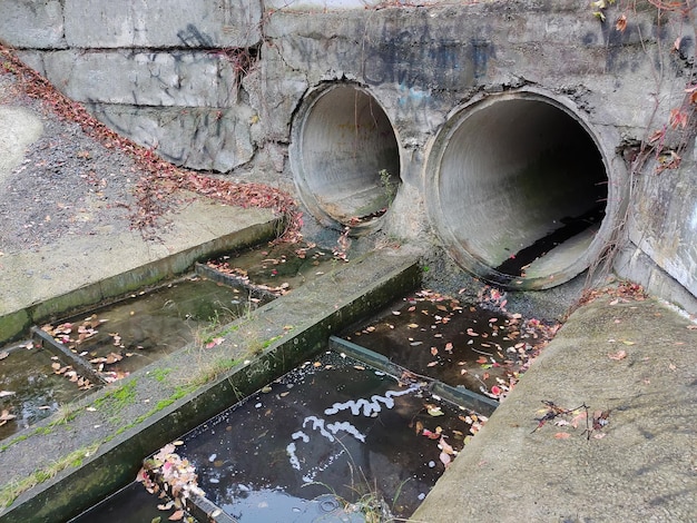 Sortie du tuyau du tunnel de drainage des eaux usées Collecteur de tuyaux de drainage en béton du système d'égouts