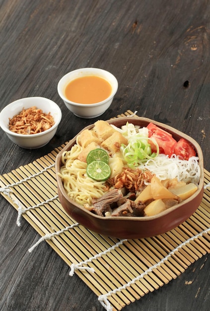 Soto Mie Bogor Soupe de nouilles au bœuf traditionnelle sundanaise