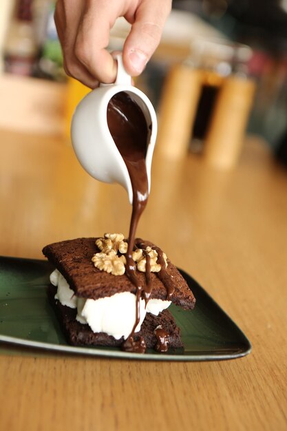 Soufflé au chocolat avec glace