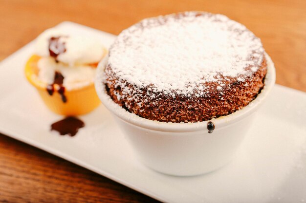 Soufflé au chocolat avec glace