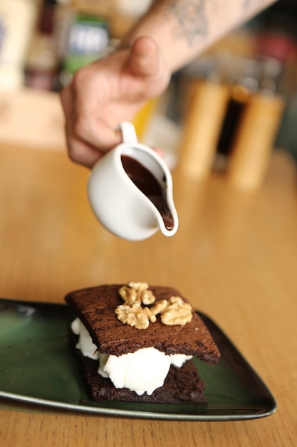 Soufflé au chocolat avec glace