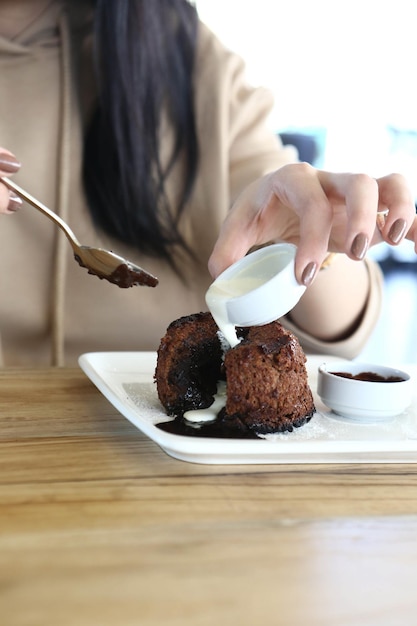 Soufflé au chocolat avec glace