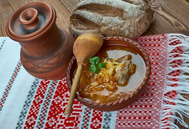 Photo soupe aigre-douce au chou de bœuf, soupe au chou russe sucré