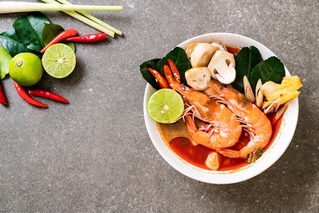 Soupe aigre piquante Tom Yum Goong