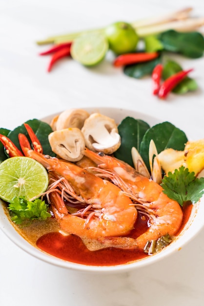 Soupe aigre piquante Tom Yum Goong