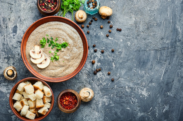 Soupe aux Champignons crémeuse