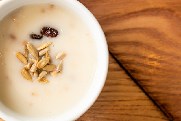 soupe aux champignons dans un bol