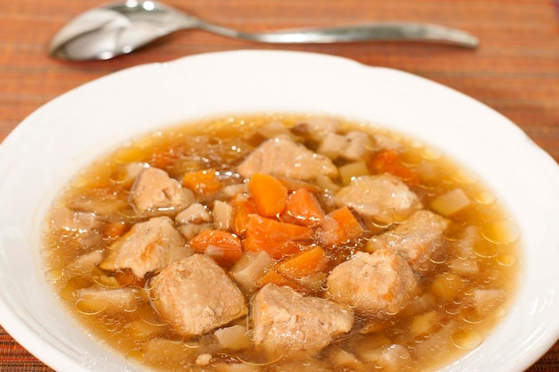 Soupe aux champignons de viande et carottes