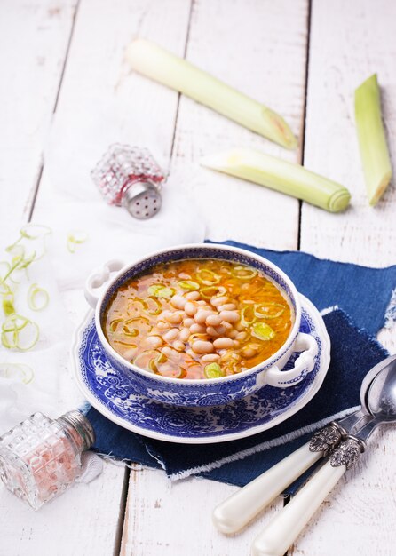 Photo soupe aux haricots blancs et poireaux