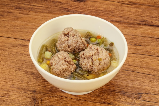 Soupe aux légumes et boulettes de viande