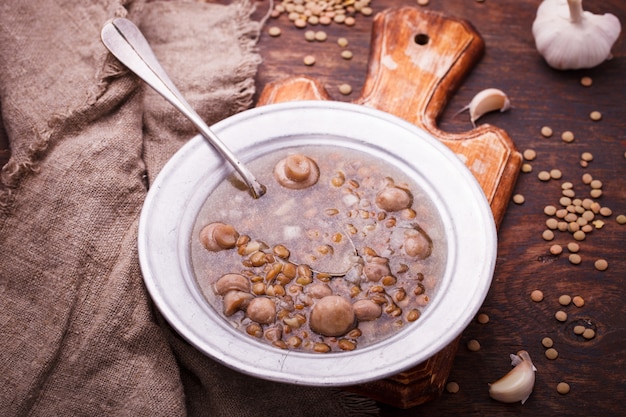 Soupe aux lentilles et aux champignons