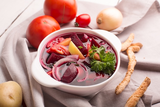 Soupe de borsch traditionnelle russe