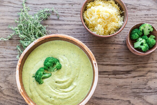 Photo soupe de brocoli et fromage