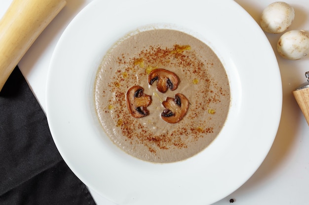 Soupe de champignons au persil