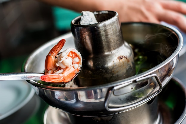 Soupe chaude et épicée aux crevettes, Tomyum Goong