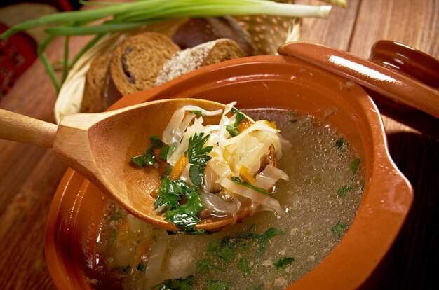 Soupe de choucroute russe stchi Chou blanc en cocotte