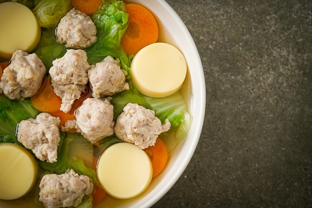 Soupe claire maison au tofu et bol de porc haché