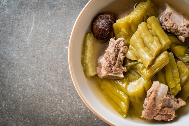 Soupe de courge amère avec côtes levées de porc - Cuisine asiatique