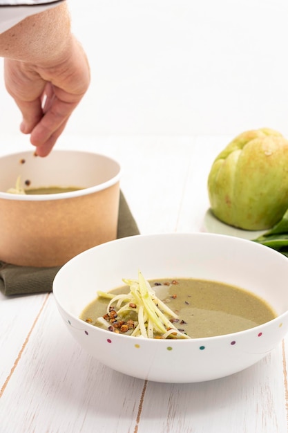 Soupe de courge verte aux graines exotiques et lentilles