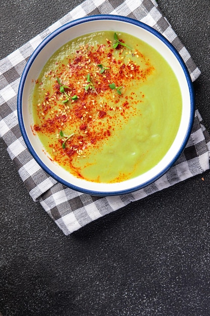 soupe à la crème de légumes repas sain collation alimentaire sur la table copie espace arrière-plan alimentaire haut rustique
