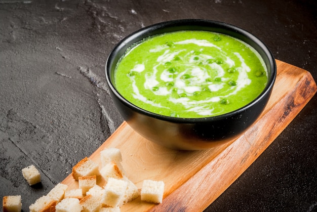 Soupe à la crème de petits pois