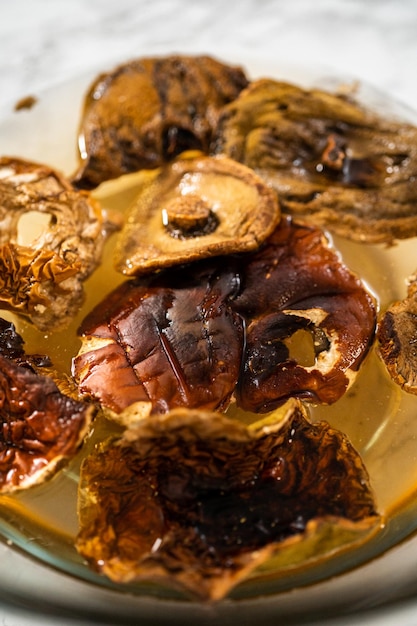 Soupe crémeuse aux champignons sauvages