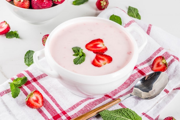 Soupe crémeuse à la fraise