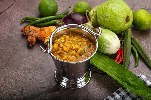 Photo soupe de dal tadka de la cuisine indienne