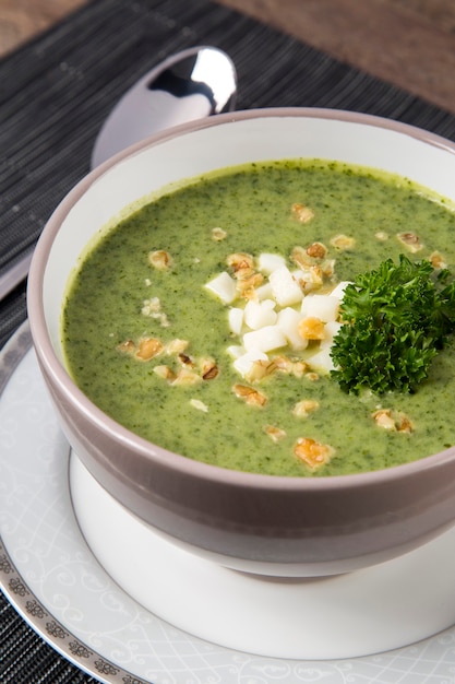 Soupe fraîche aux petits pois.