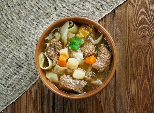 Soupe française épaisse Garbure