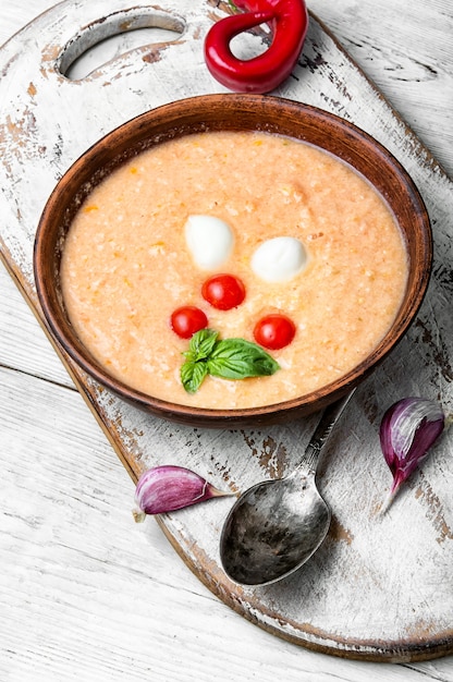 Soupe gaspacho au basilic