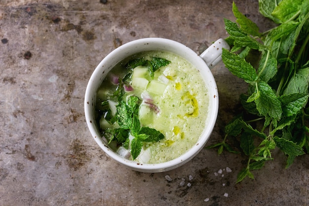 Soupe de gaspacho de betteraves à la feta