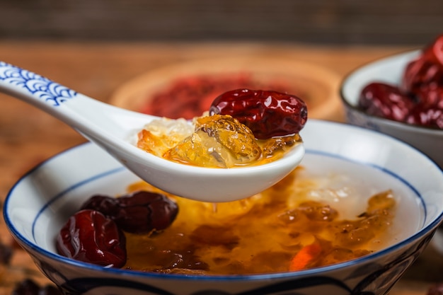 Soupe à la gomme et à la tremelle