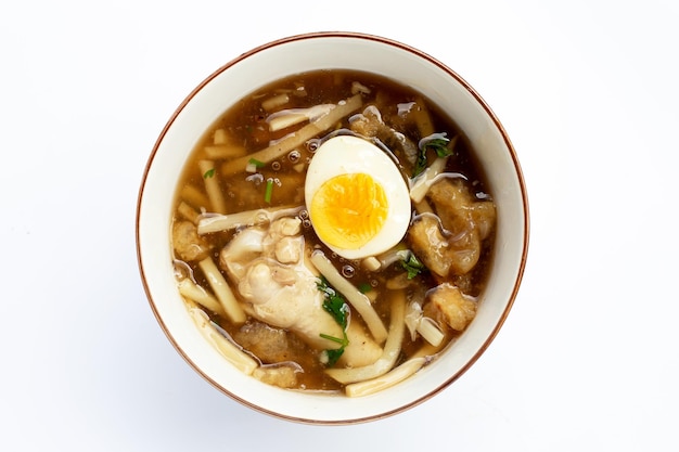 Soupe de gueule de poisson sur fond blanc