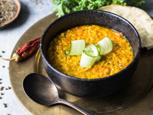 Soupe indienne de dahl aux lentilles