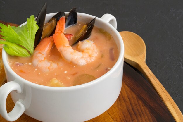 Soupe de légumes aux fruits de mer