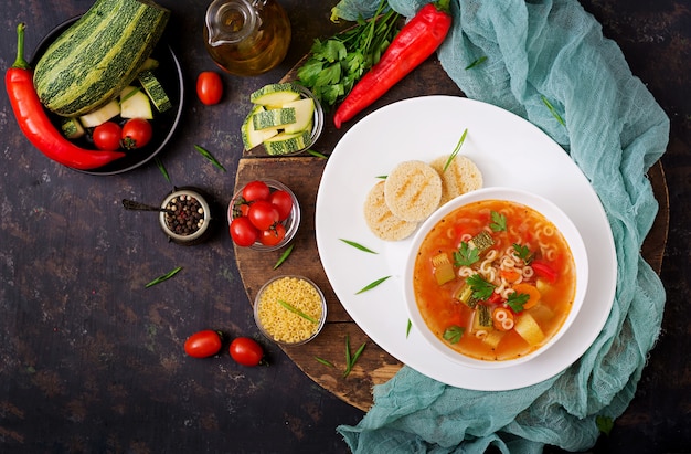 soupe de légumes avec pâtes