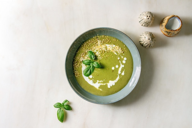 Soupe de légumes verts