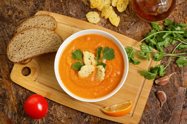 Soupe de lentilles en purée.