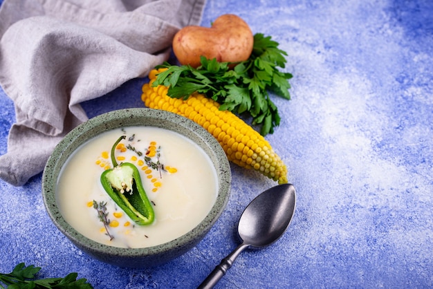 Soupe de maïs mexicaine au piment jalapeno