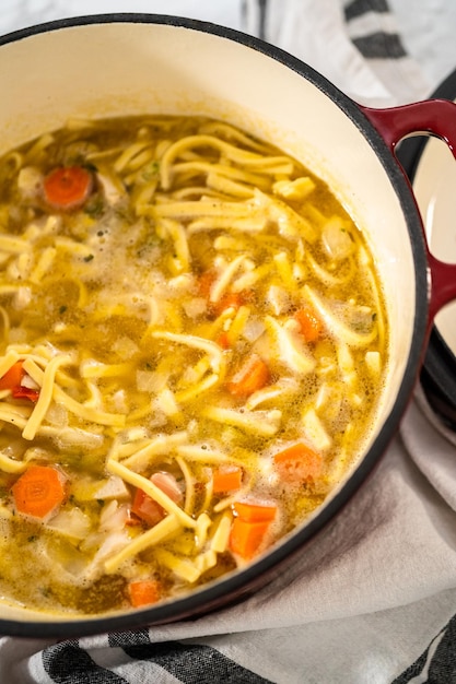 Photo soupe de nouilles au poulet